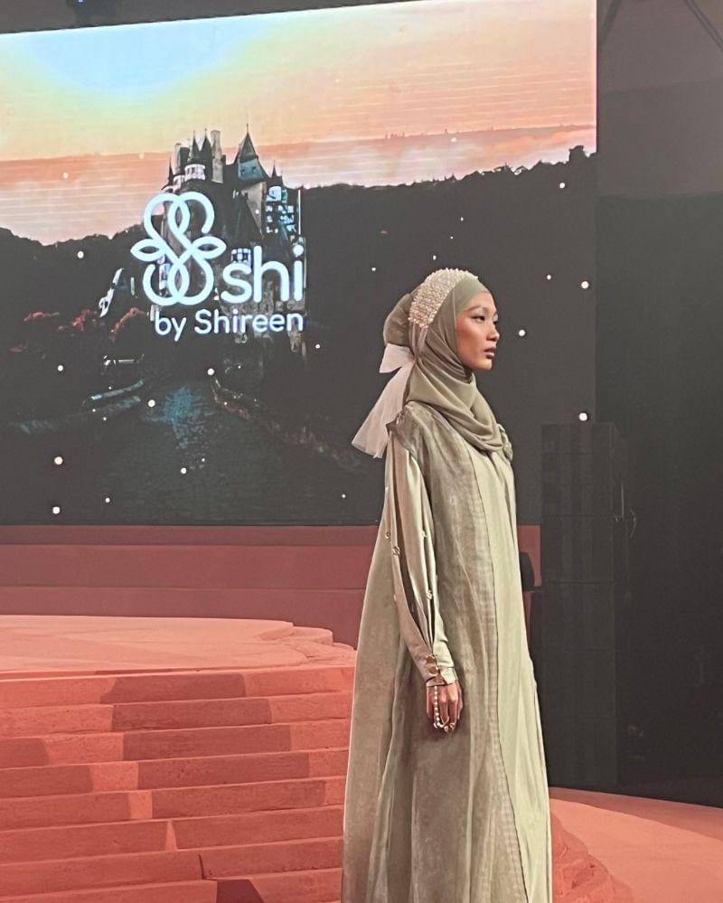 Fashion Show "Journey" koleksi Ramadan 2024 oleh Zaskia Sungkar dan Shi by Shireen, Minggu (25/2/2024) - Popmama.com/Putri Syifa N